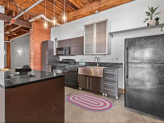 3rd image of 2615 Washington Blvd #212