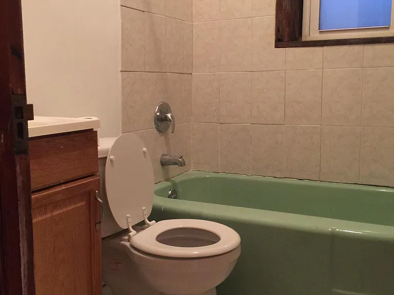 2337 N Bosworth Ave #1 — Photo 14
