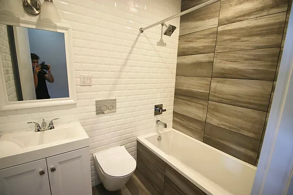 Rented by Delmark Realty LLC | media 33