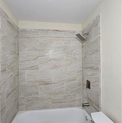 5th image of 6009 Ruth St