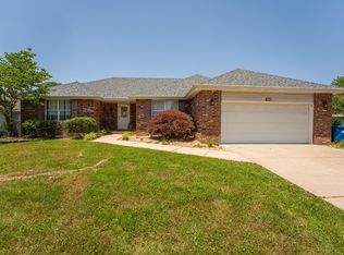 309 S Somerset Dr, Nixa, MO 65714