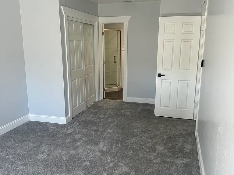 Primary Bedroom (10.5 x 19.5)