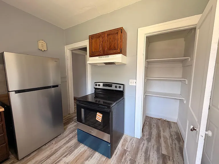 2042 Joffre Ave #1 — Photo 5