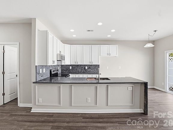 2nd image of 2095 Shady Pond Dr