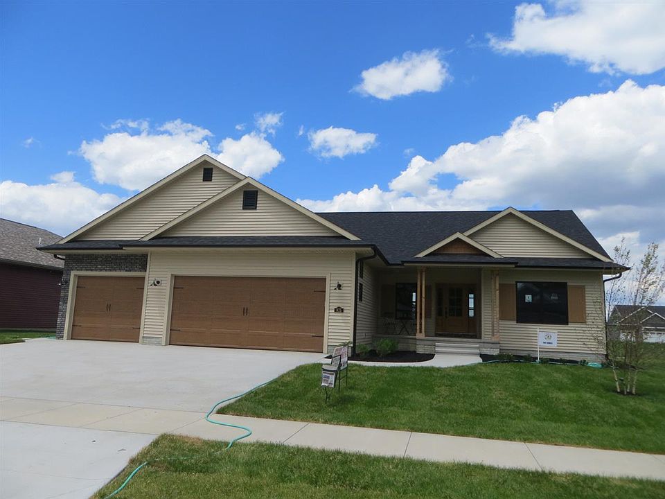 1st image of 975 Olive Ct