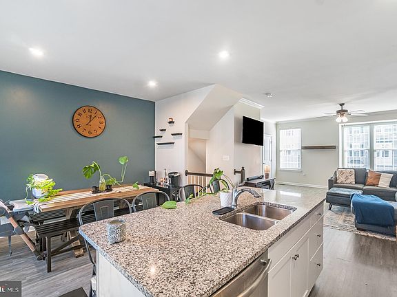 5th image of 406 Streamview Dr