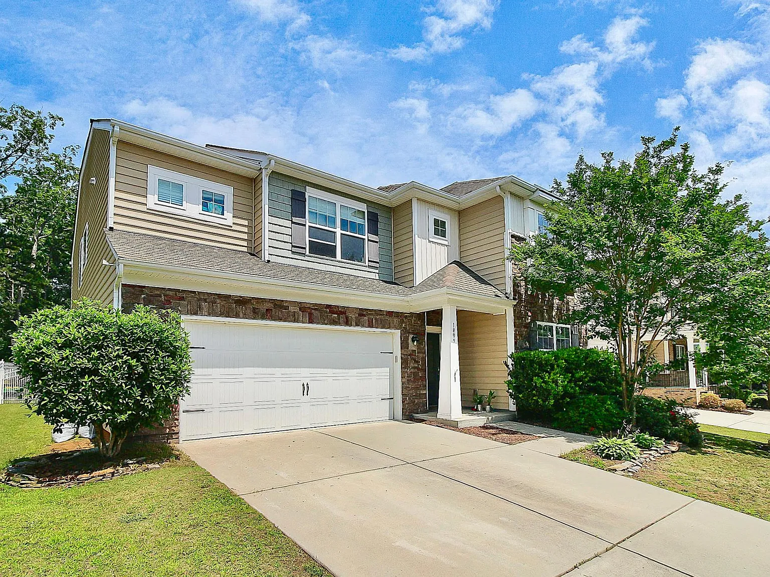 5 bed, 3035 sqft, $3,100 — Photo 2