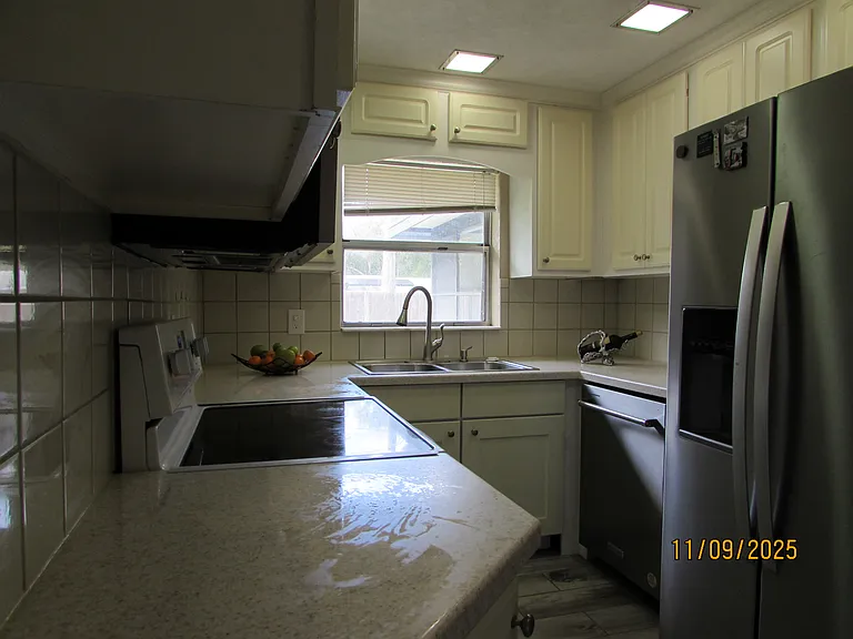 18 SE 44th St #3 — Photo 15
