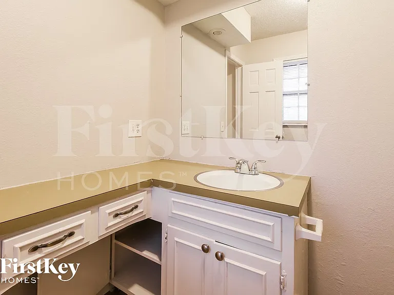 2508 NW 5th St — Photo 8