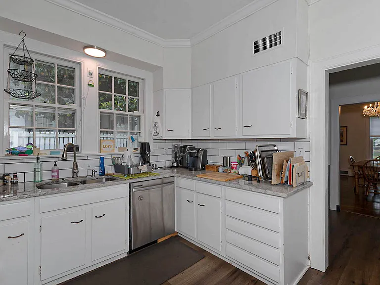 1702 Elmwood Dr — Photo 9