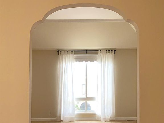 5th image of 20 Forest View Dr
