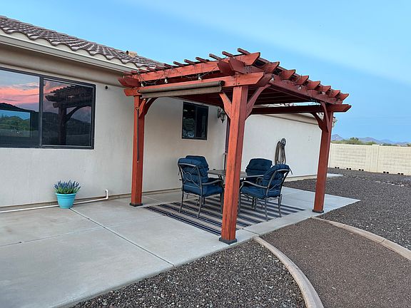 Spacious rear patio, new chair cushions and rug. Will remain unless tenant would like them removed.