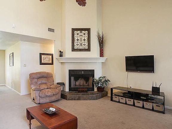4th image of 909 McDaniel Dr
