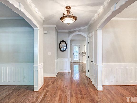 5th image of 93 Benning Cir