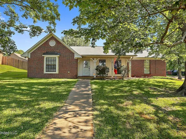 300 Royal Oak Dr, Clinton, MS 39056