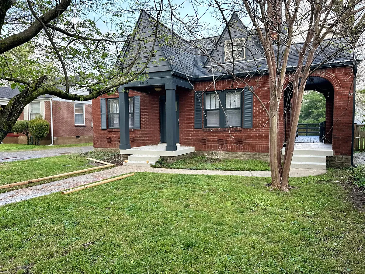 Building Photo - 1812 Martin St