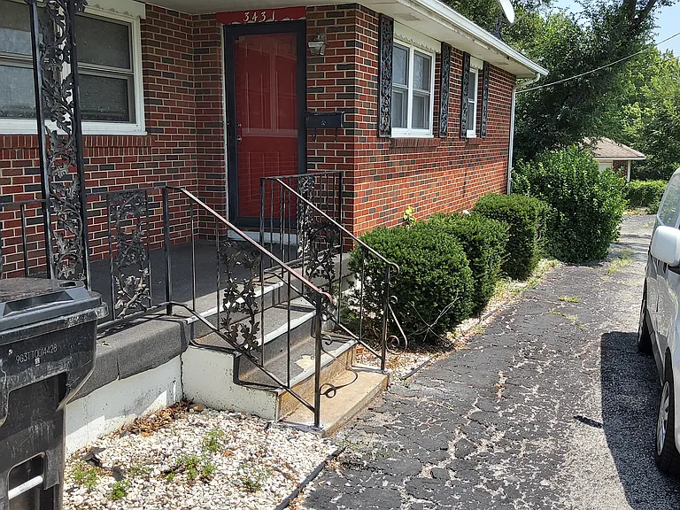 S Oxford Ave — Photo 7