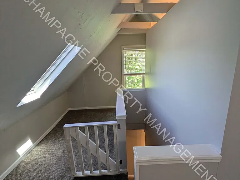 2523 Charlotte St — Photo 12