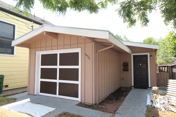 1433 Cottage St — Photo 1
