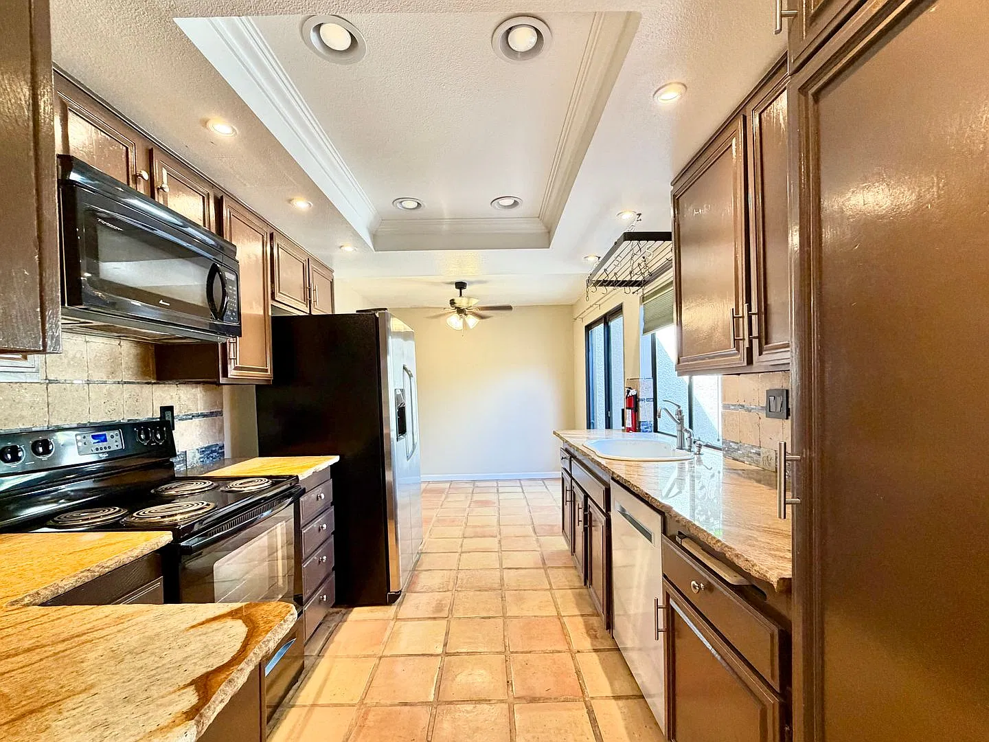 Available Now 3 Bedroom 2 Bathroom Condo In Palm Desert — Photo 4