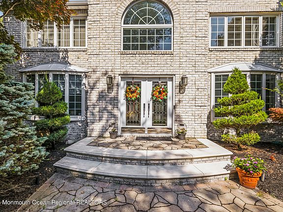 5th image of 6 Woodlen Court