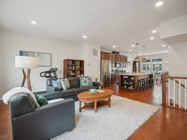 3 Haralson Ct, Livingston Twp., NJ 07039