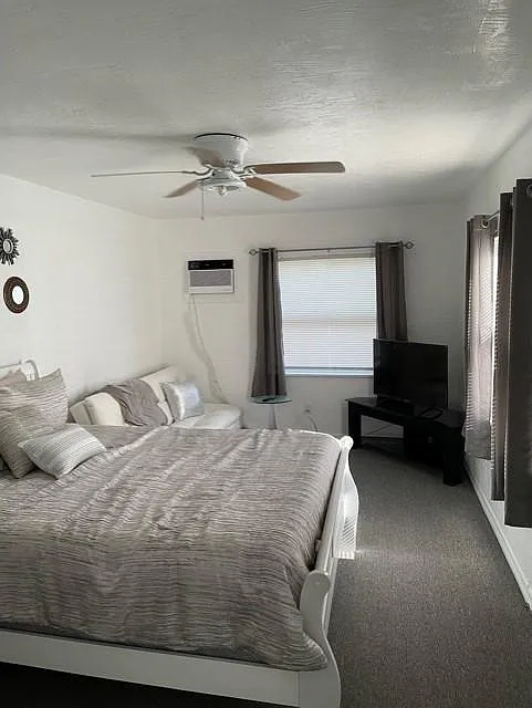 4 bed, 1.5 bath, 1111 sqft, $1,900 — Photo 3