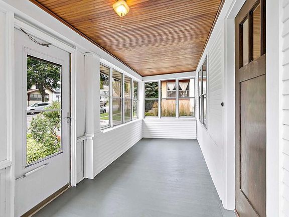 4th image of 1057 Thomas Ave