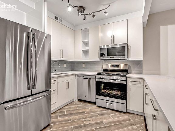 4th image of 27 W 69th St #Ab
