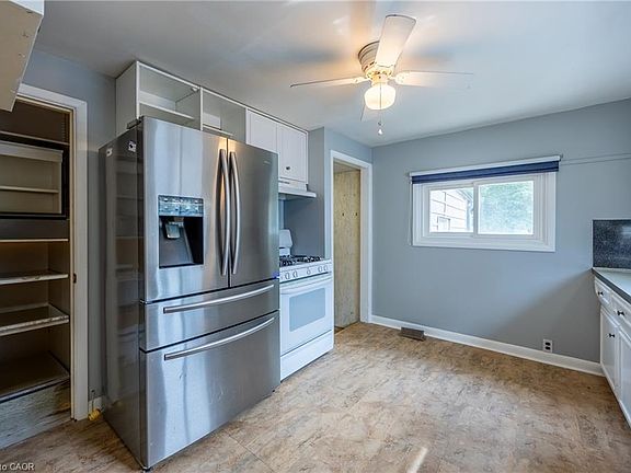 5th image of 82 Salisbury Ave