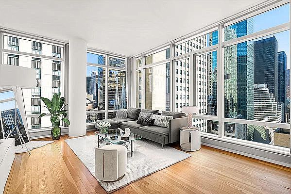 1st image of 18 W 48th St APT 20B