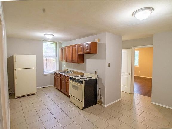 3rd image of 4221 Blaine Ave Floor 1
