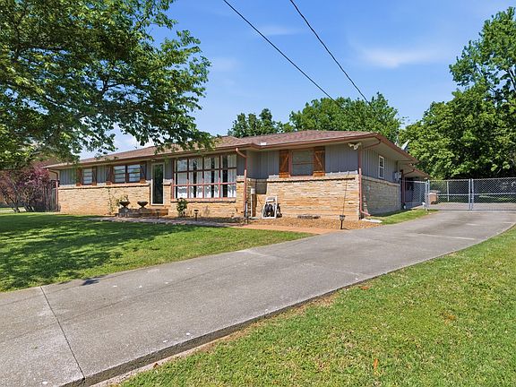 3rd image of 1047 Mitchell Rd