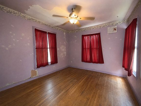 5th image of 2714 Walnut Ave
