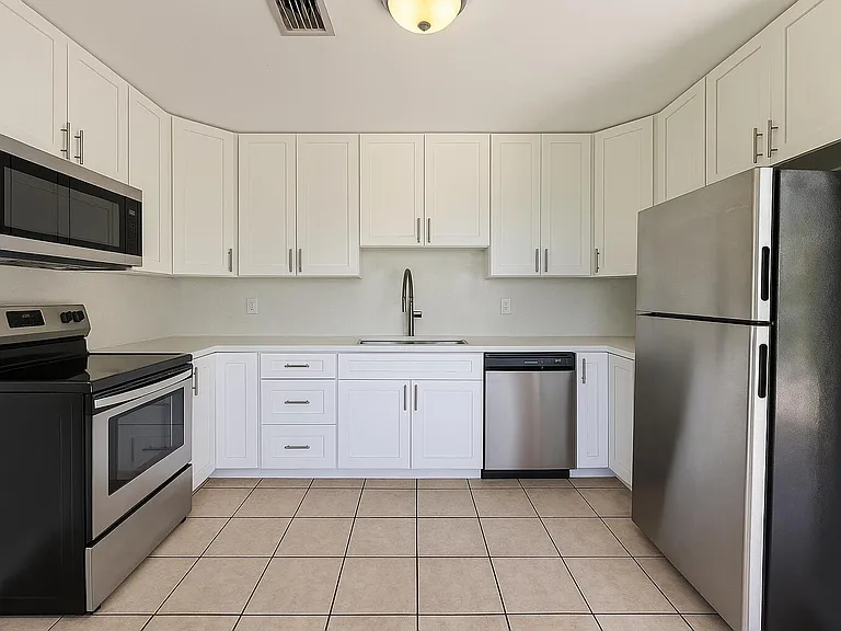 418 52nd St #1 — Photo 3
