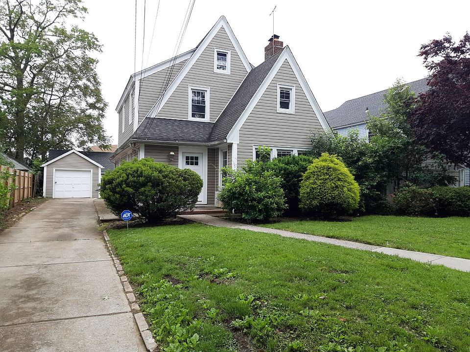 2nd image of 180 Sunset Dr