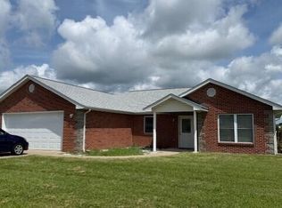 335 Brookstone Dr, Holts Summit, MO 65043