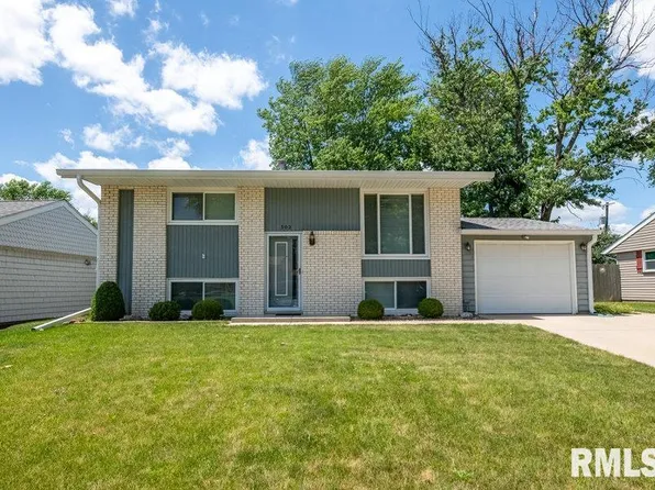 302 Lynnhaven Dr, Washington, IL 61571