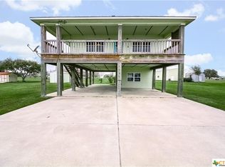 1695 W Bayshore Dr, Palacios, TX 77465