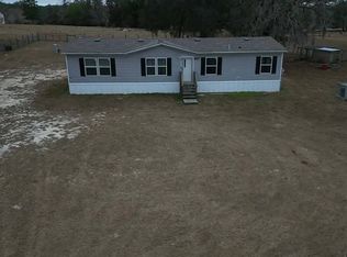 15820 SE 17th St, Ocklawaha, FL 32179