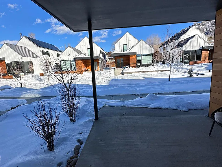 69 Jameson Dr — Photo 23