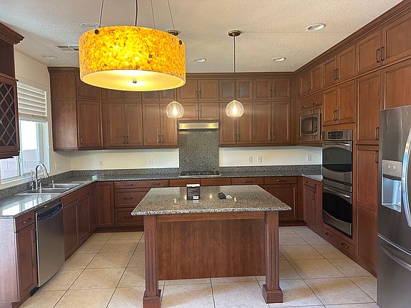3rd image of 11693 Bradford Commons Dr