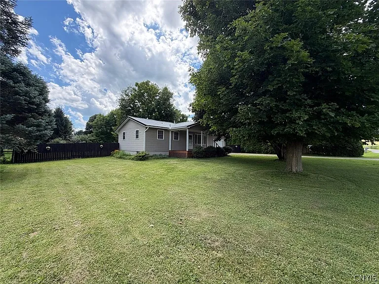 1648 White Bridge Rd — Photo 3