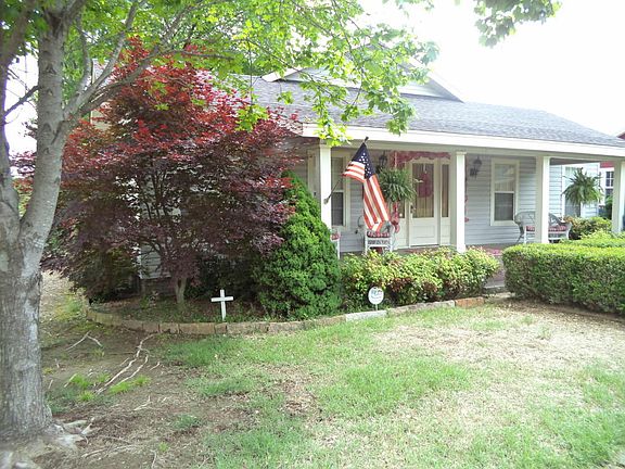 4th image of 703 S Commerce Ave