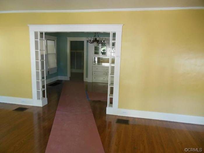 2nd image of 208 E Dexter St