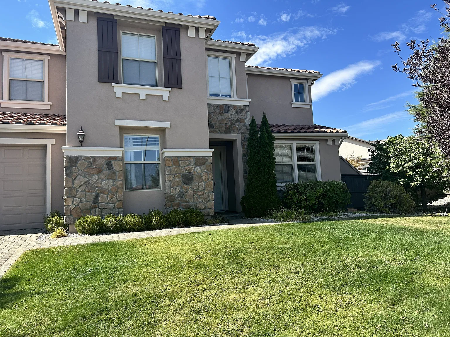 5 bed, 3160 sqft, $3,495 — Photo 1