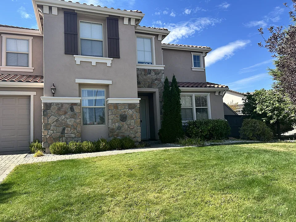 1095 S University Park Loop