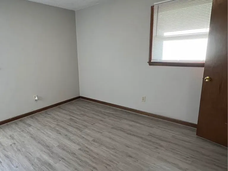 240 Wingo Rd — Photo 10