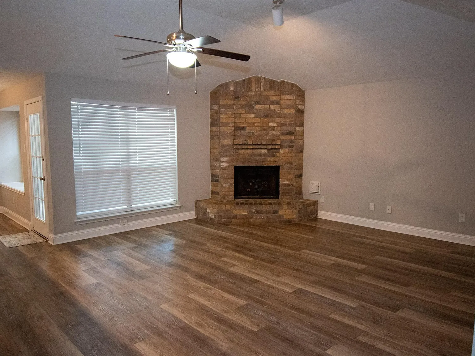 3 bed, 1542 sqft, $2,100 — Photo 3