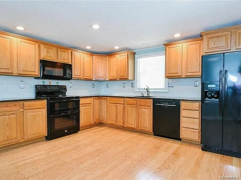 1122 Mill St — Photo 4